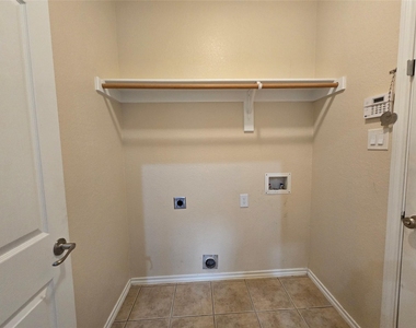 624 Caravan Drive - Photo Thumbnail 20