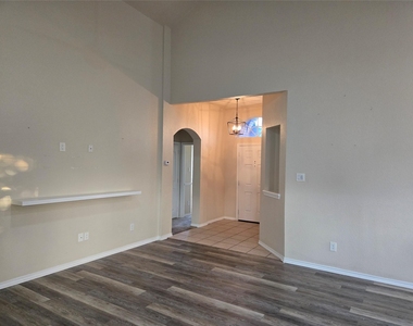 624 Caravan Drive - Photo Thumbnail 4