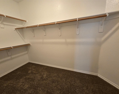 624 Caravan Drive - Photo Thumbnail 14