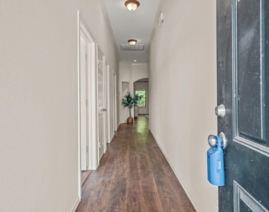 502 S Main Street - Photo Thumbnail 3