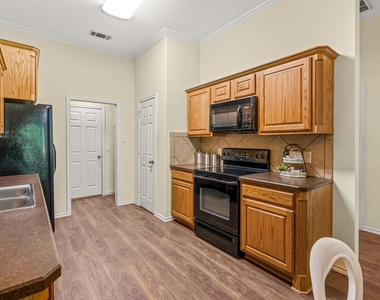 502 S Main Street - Photo Thumbnail 11