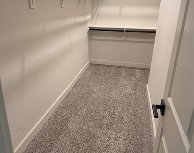 1001 Calhoun Drive - Photo Thumbnail 9