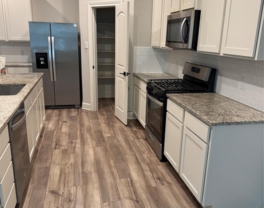1001 Calhoun Drive - Photo Thumbnail 7