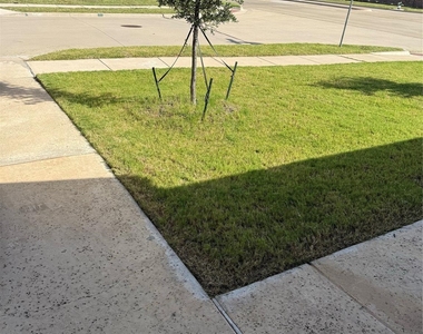 1001 Calhoun Drive - Photo Thumbnail 2