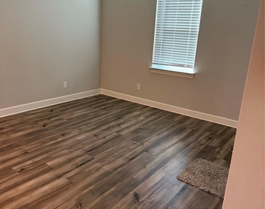 1001 Calhoun Drive - Photo Thumbnail 8