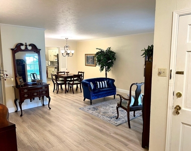 9139 Villa Park Circle - Photo Thumbnail 2