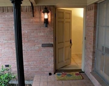 9139 Villa Park Circle - Photo Thumbnail 1