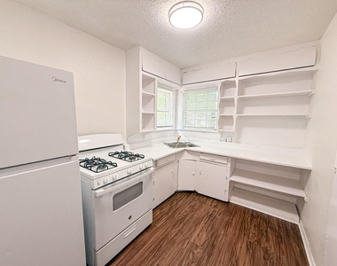 6710 Petain Avenue - Photo Thumbnail 5