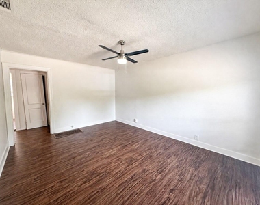 6710 Petain Avenue - Photo Thumbnail 3