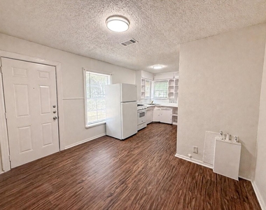 6710 Petain Avenue - Photo Thumbnail 4
