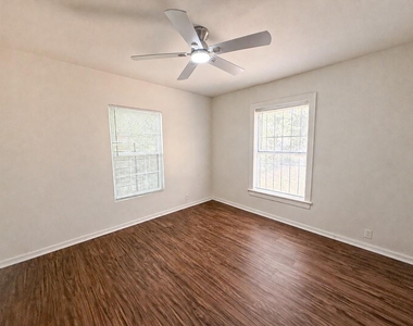6710 Petain Avenue - Photo Thumbnail 6