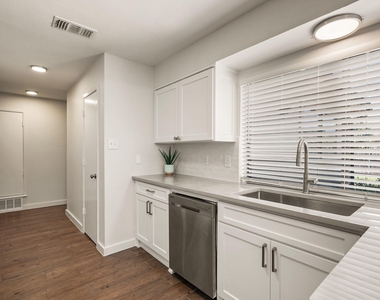 5424 Gregory Drive - Photo Thumbnail 12