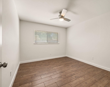 5424 Gregory Drive - Photo Thumbnail 23