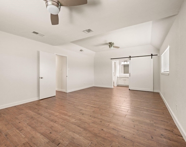 5424 Gregory Drive - Photo Thumbnail 17