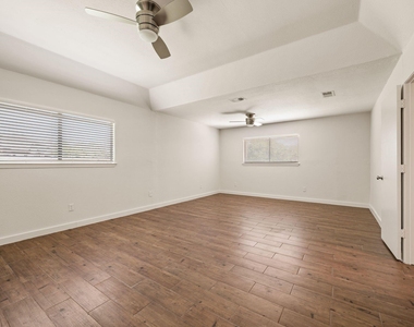 5424 Gregory Drive - Photo Thumbnail 18