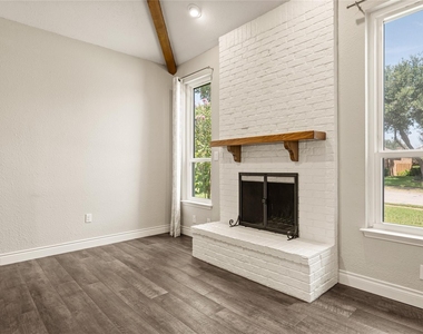 1521 Briarcrest Drive - Photo Thumbnail 5