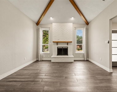 1521 Briarcrest Drive - Photo Thumbnail 4