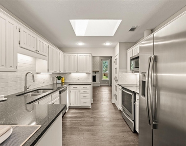 1521 Briarcrest Drive - Photo Thumbnail 11