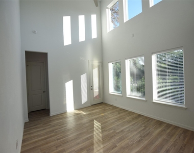 9843 Romo Street - Photo Thumbnail 7
