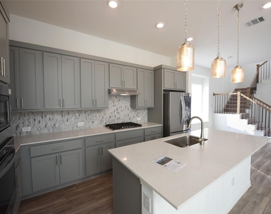 9843 Romo Street - Photo Thumbnail 8