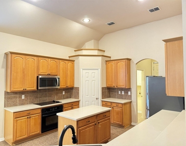 14620 Falling Leaf Drive - Photo Thumbnail 10