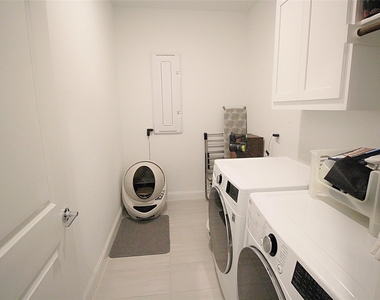 606 Artesian Drive - Photo Thumbnail 12