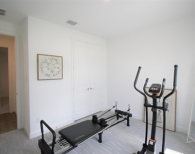 606 Artesian Drive - Photo Thumbnail 13