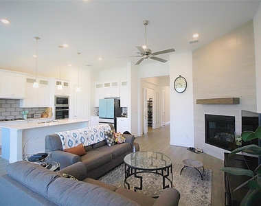 606 Artesian Drive - Photo Thumbnail 4