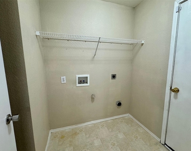 1713 Elm Street - Photo Thumbnail 9