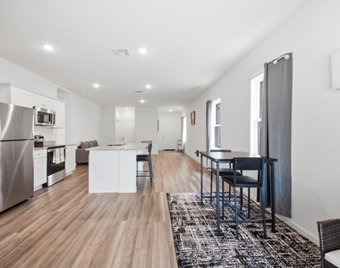 2314 Winthrop Avenue - Photo Thumbnail 16