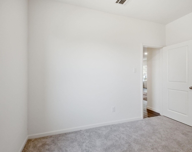 2314 Winthrop Avenue - Photo Thumbnail 21