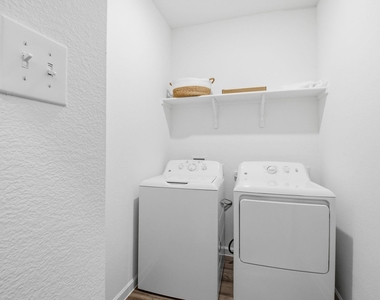 2314 Winthrop Avenue - Photo Thumbnail 9