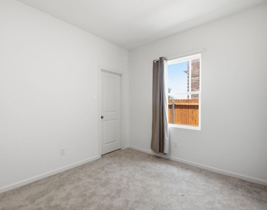 2314 Winthrop Avenue - Photo Thumbnail 20