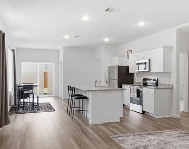 2314 Winthrop Avenue - Photo Thumbnail 4