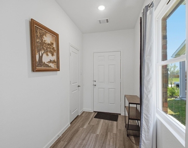 2314 Winthrop Avenue - Photo Thumbnail 3