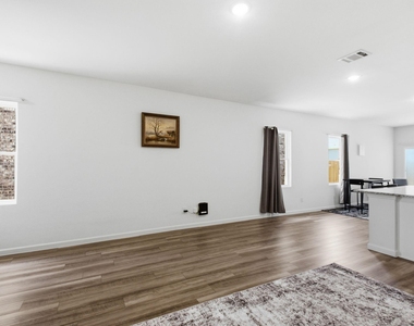 2314 Winthrop Avenue - Photo Thumbnail 6