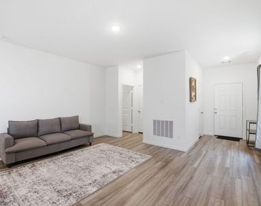 2314 Winthrop Avenue - Photo Thumbnail 8
