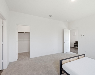 2314 Winthrop Avenue - Photo Thumbnail 24