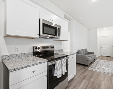 2314 Winthrop Avenue - Photo Thumbnail 12