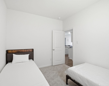 2314 Winthrop Avenue - Photo Thumbnail 18