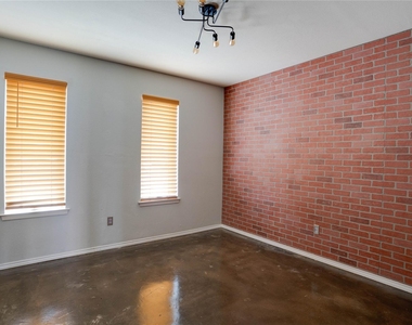 1841 Amber Lane - Photo Thumbnail 8