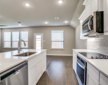 313 Ember Circle - Photo Thumbnail 9