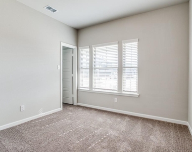 313 Ember Circle - Photo Thumbnail 16
