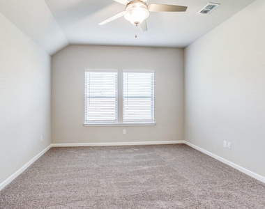 313 Ember Circle - Photo Thumbnail 20