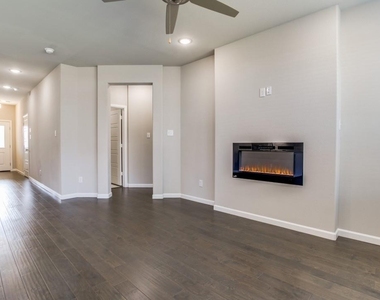 313 Ember Circle - Photo Thumbnail 8