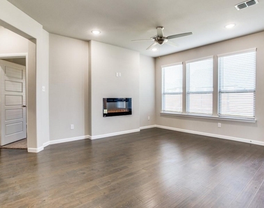 313 Ember Circle - Photo Thumbnail 5