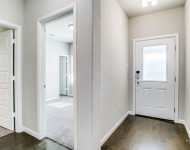 313 Ember Circle - Photo Thumbnail 3
