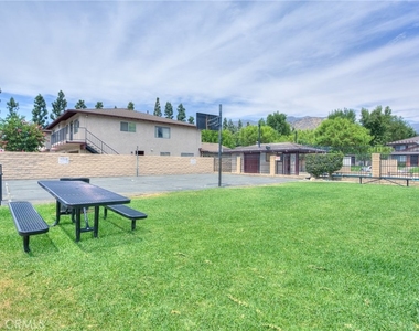 1085 W Sierra Madre - Photo Thumbnail 29