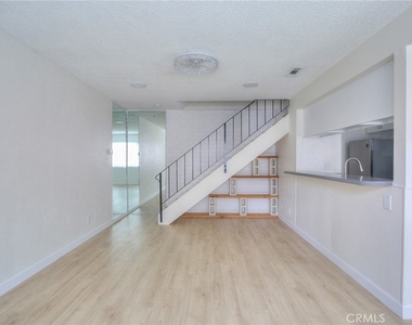 1085 W Sierra Madre - Photo Thumbnail 10