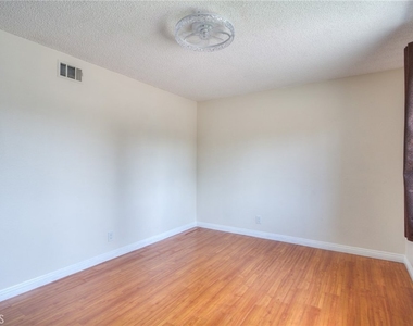 1085 W Sierra Madre - Photo Thumbnail 16